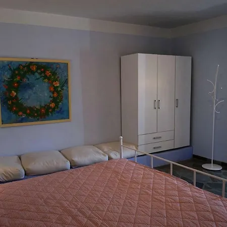 La Petite Chapelle House * Dio Choria